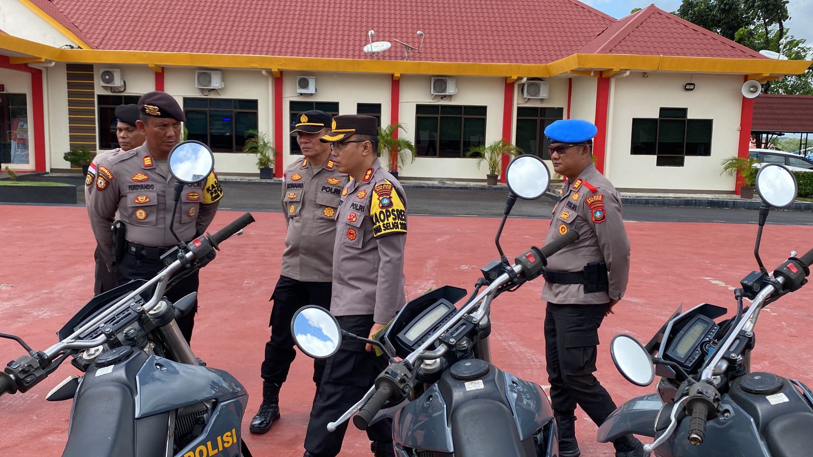 Kapolres Bintan Cek Kendaraan Dinas dan Peralatan Dinas Operasional ...