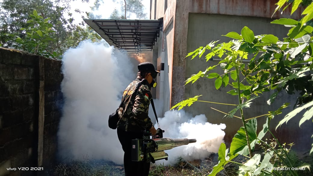 Banser Cares Tanjungpinang Fogging Ponpes al KautsarはDBDを防ぐ