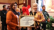 Hafizha Terima Selempang Bunda GenRe, Siap Lanjutkan Pembangunan Generasi Emas