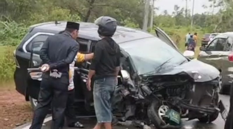 Tiga Mobil Toyota Tabrakan Beruntun di Tembeling Bintan, Empat Orang Dilarikan ke Rumah Sakit