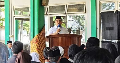 Upaya Memastikan Pemenuhan Pangan dan Nutrisi, Wagub Nyanyang Serahkan Bantuan Permakanan untuk LKSA Kota Batam