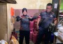 Damkar Tanjung Uban Evakuasi Ular Sawa di Gudang Warga