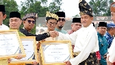 Bupati Karimun Terima Penghargaan Menkopolhukam pada Peringatan Sumpah Pemuda 2025 di Lingga