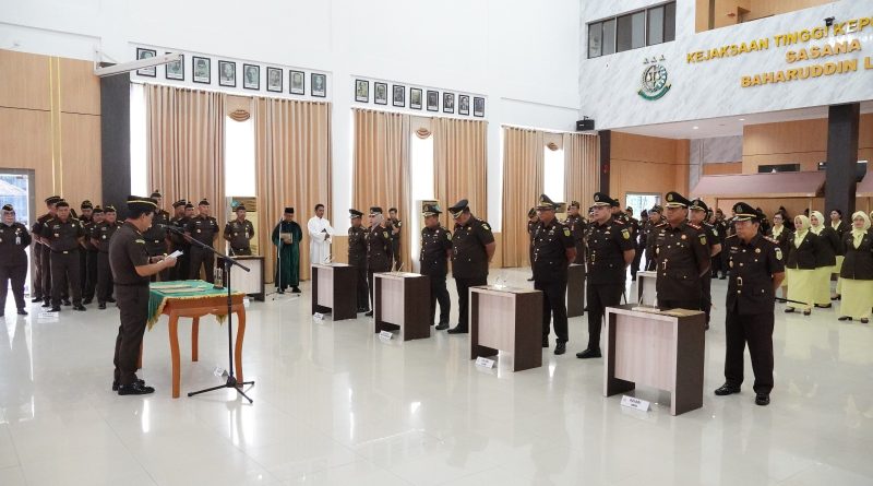 Kajati Kepri Lantik Enam Pejabat Baru, Dorong Profesionalisme dan Integritas Aparatur Adhyaksa
