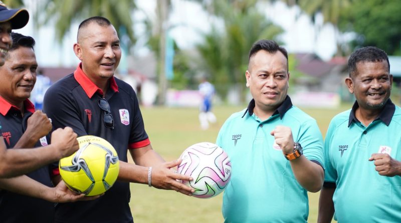 Bupati Lingga Buka Turnamen Kote Cup VIII, 32 Tim Siap Bersaing di Singkep Pesisir