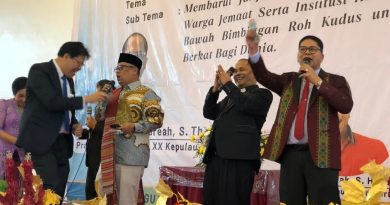 Kadis Kominfo Batam Sampaikan Pesan Wali Kota dan Wawako: Jemaat HKBP Diharapkan Aktif Bangun Kota yang Rukun dan Maju