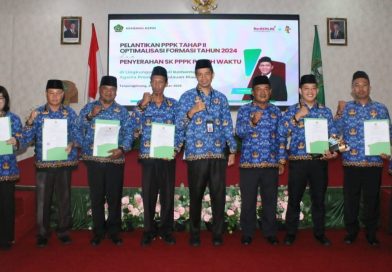 Tiga Pegawai Kemenag Tanjungpinang Terima SK PPPK Paruh Waktu, Erizal Tekankan Integritas dan Semangat Baru