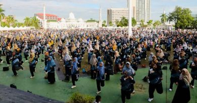Ribuan Guru dan Pelajar Padati Dataran Engku Putri, Firmansyah Ajak Rayakan Semangat Hari Guru