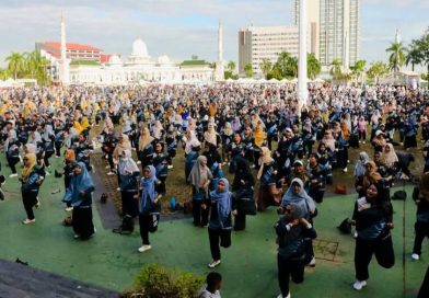 Ribuan Guru dan Pelajar Padati Dataran Engku Putri, Firmansyah Ajak Rayakan Semangat Hari Guru