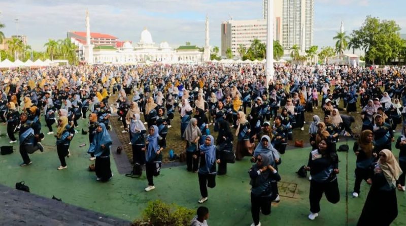 Ribuan Guru dan Pelajar Padati Dataran Engku Putri, Firmansyah Ajak Rayakan Semangat Hari Guru