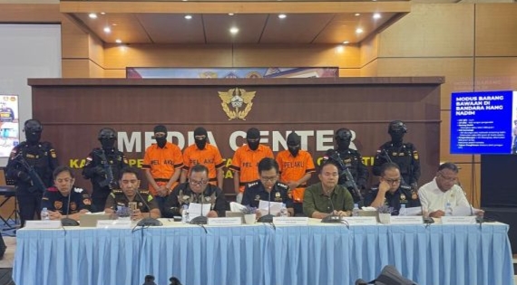 Lagi! Bea Cukai Batam Gagalkan Penyelundupan 1,79 kg Sabu dari Dua Modus Berbeda. Empat Pelaku Berhasil Diringkus