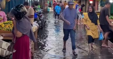 Banjir Pasang Rob Rendam Sejumlah Wilayah di Tanjungpinang.