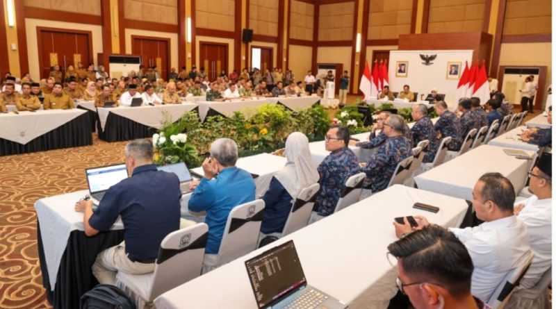 Mendagri Pimpin Rakor Inflasi di Dompak, Inflasi Kepri Tetap Terkendali dan Ekonomi Tumbuh 7,89 Persen