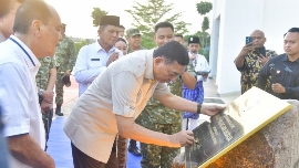 Gubernur Ansar Dampingi Menhan Resmikan Masjid Bintang Amin Angkasa di Batam