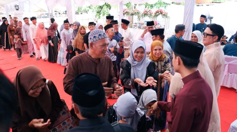 Open House Hari Pertama Lebaran, Kediaman Wabup Bintan Diserbu Warga