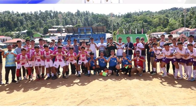 Bupati Anambas Buka Turnamen Sepak Bola HUT ke-54 Desa Ladan