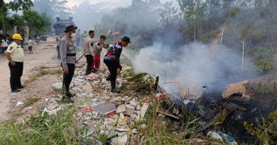 Polda Kepri dan Tim Gabungan Padamkan 5 Titik Kebakaran Lahan di Batam, Situasi Terkendali