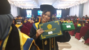 Rania Zahra Resmi Sandang Gelar Sarjana Manajemen, Ukir Prestasi di Universitas Ibnu Sina Batam