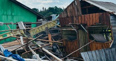 Angin Puting Beliung Terjang Desa Tanjung Kelit, Sejumlah Rumah Warga Roboh
