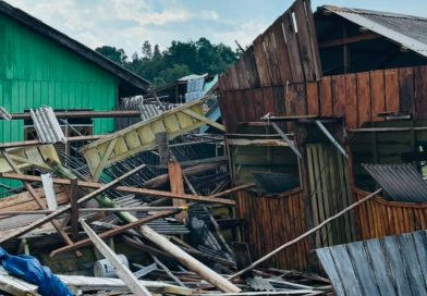 Angin Puting Beliung Terjang Desa Tanjung Kelit, Sejumlah Rumah Warga Roboh