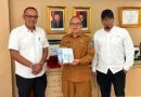 Kepala DPK Kepri Terima Buku Karya Akademisi, Perkuat Ekosistem Literasi di Kepulauan Riau