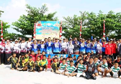 Sekda Lingga Resmi Buka Sapar Cup I, Turnamen Sepak Bola Pantai Jadi Ajang Cetak Talenta Muda
