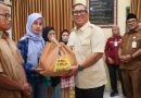 Wagub Kepri Serahkan 500 Paket Sembako di Tanjungpinang, Tegaskan Komitmen Pemprov Hadir untuk Masyarakat