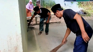 KUA Teluk Bintan dan FKUB Kepri Gotong Royong Bersihkan Masjid Al Jabariyah Pulau Ladi