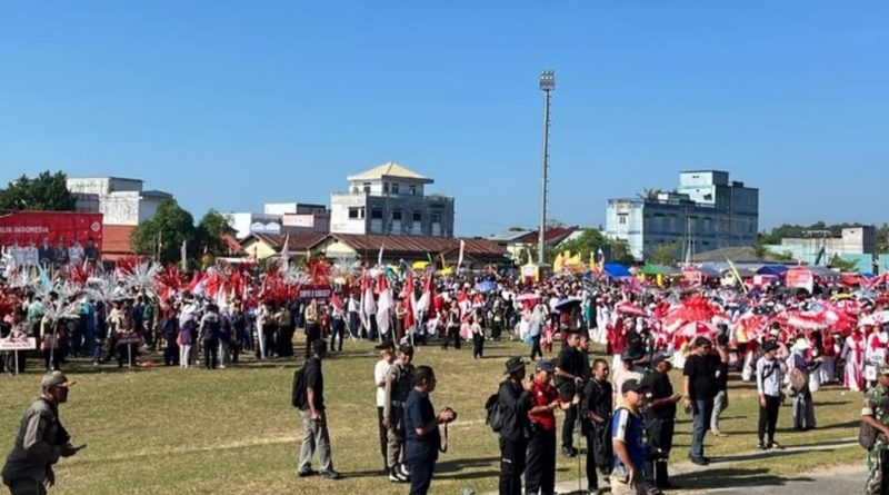 Ribuan Pelajar Tumpahkan Kreativitas di Karnaval HUT ke-81 RI Singkep