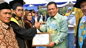 Gubernur Ansar Dorong Wisudawan UMRAH Jadi SDM Unggul dan Adaptif