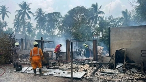 Anak Bermain Korek Api, Rumah dan Warung Sembako Warga Pengudang Terbakar