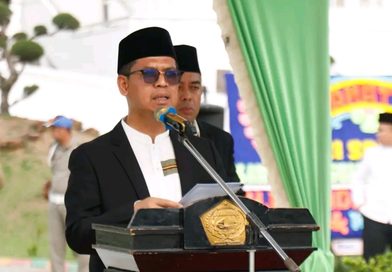 Pimpin Upacara Hari Santri 2026, Bupati Karimun Ajak Santri Perkuat Negeri